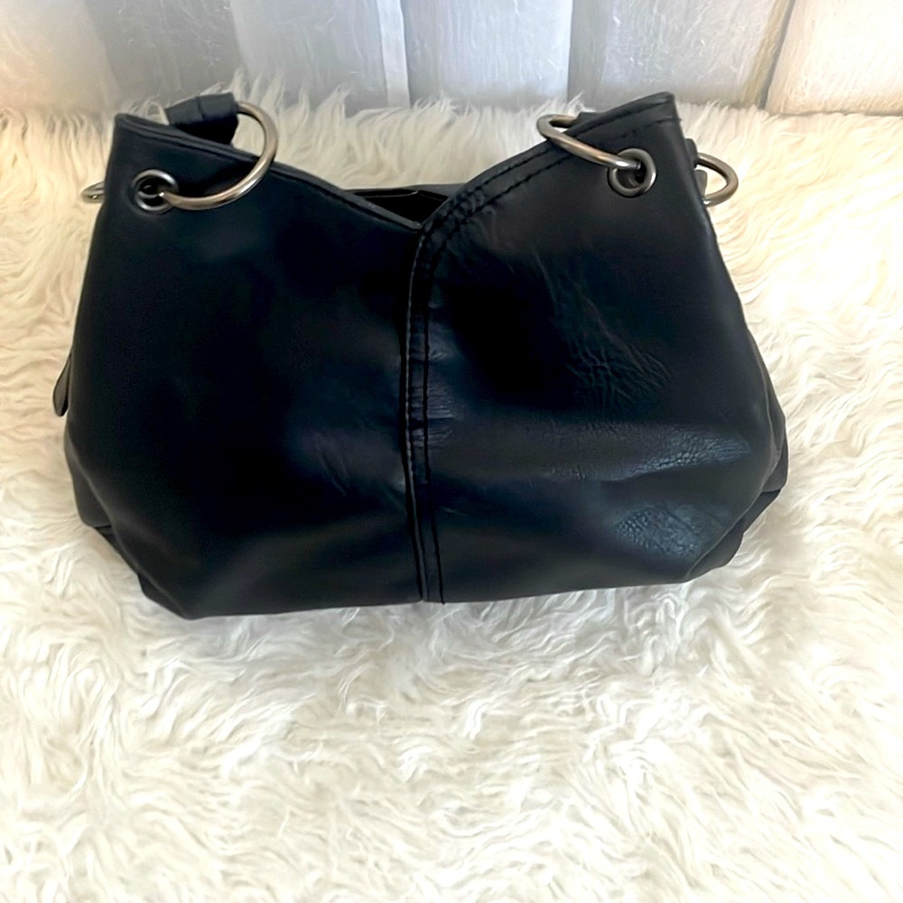 🔶 Fiorelli purse Black with lovely floral lining and nice front detailing